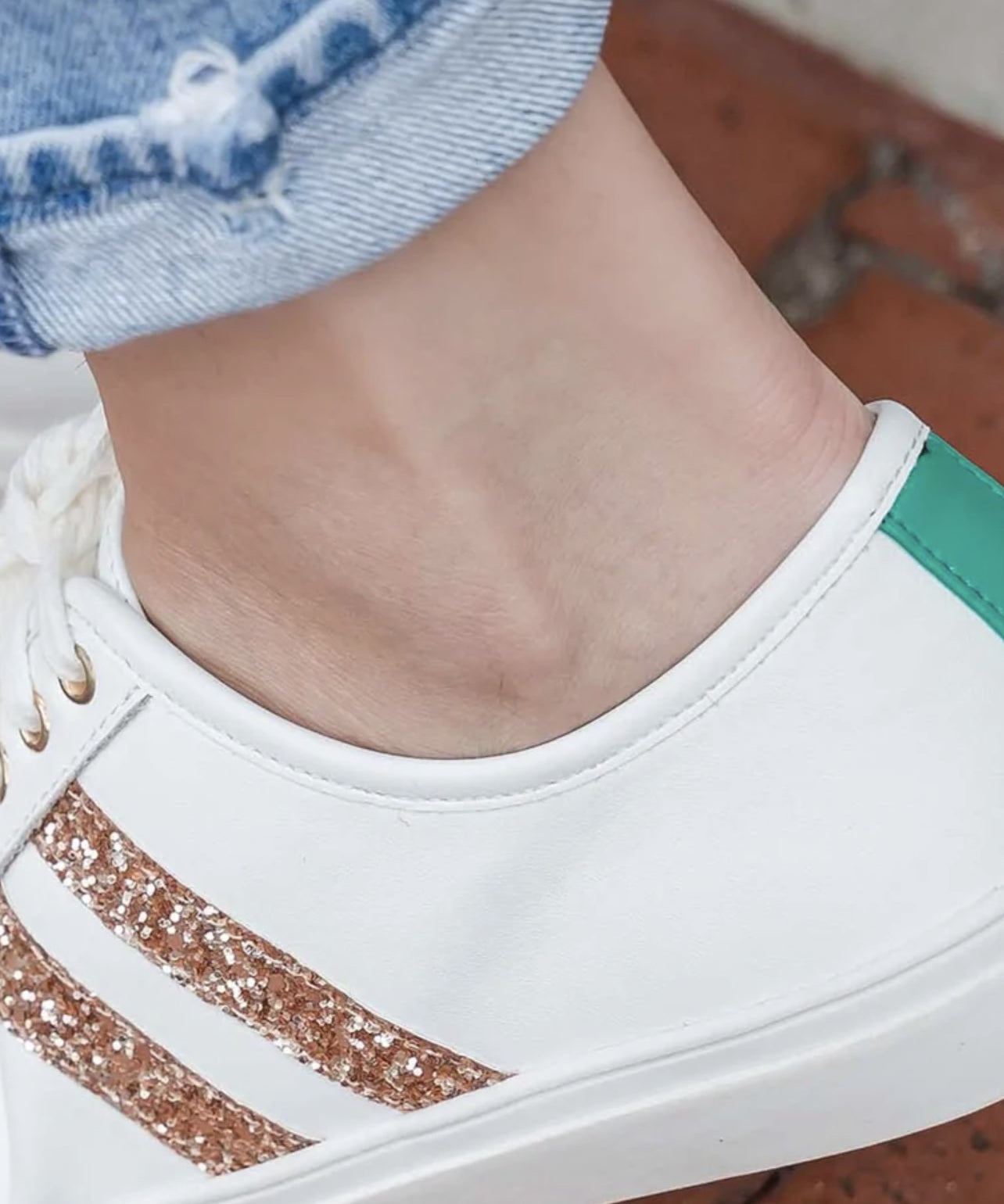 GREEN STRIPE SNEAKER