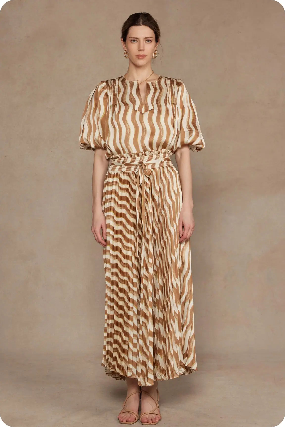 WAVY STRIPE PUFF SLEEVE TOP