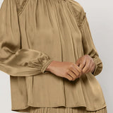 ROUND NECK LSLV INSET SHOULDER TOP