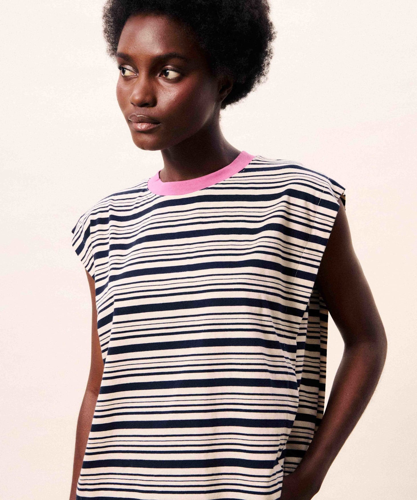 STRIPED TEE W/CONTRAST NECK