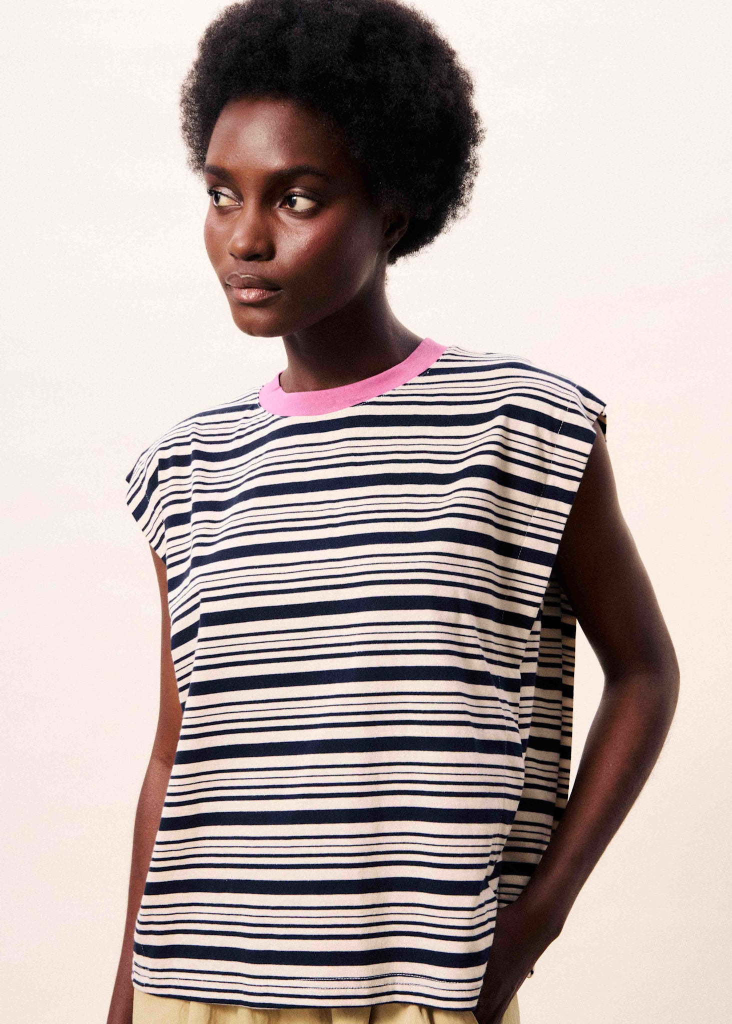 STRIPED TEE W/CONTRAST NECK