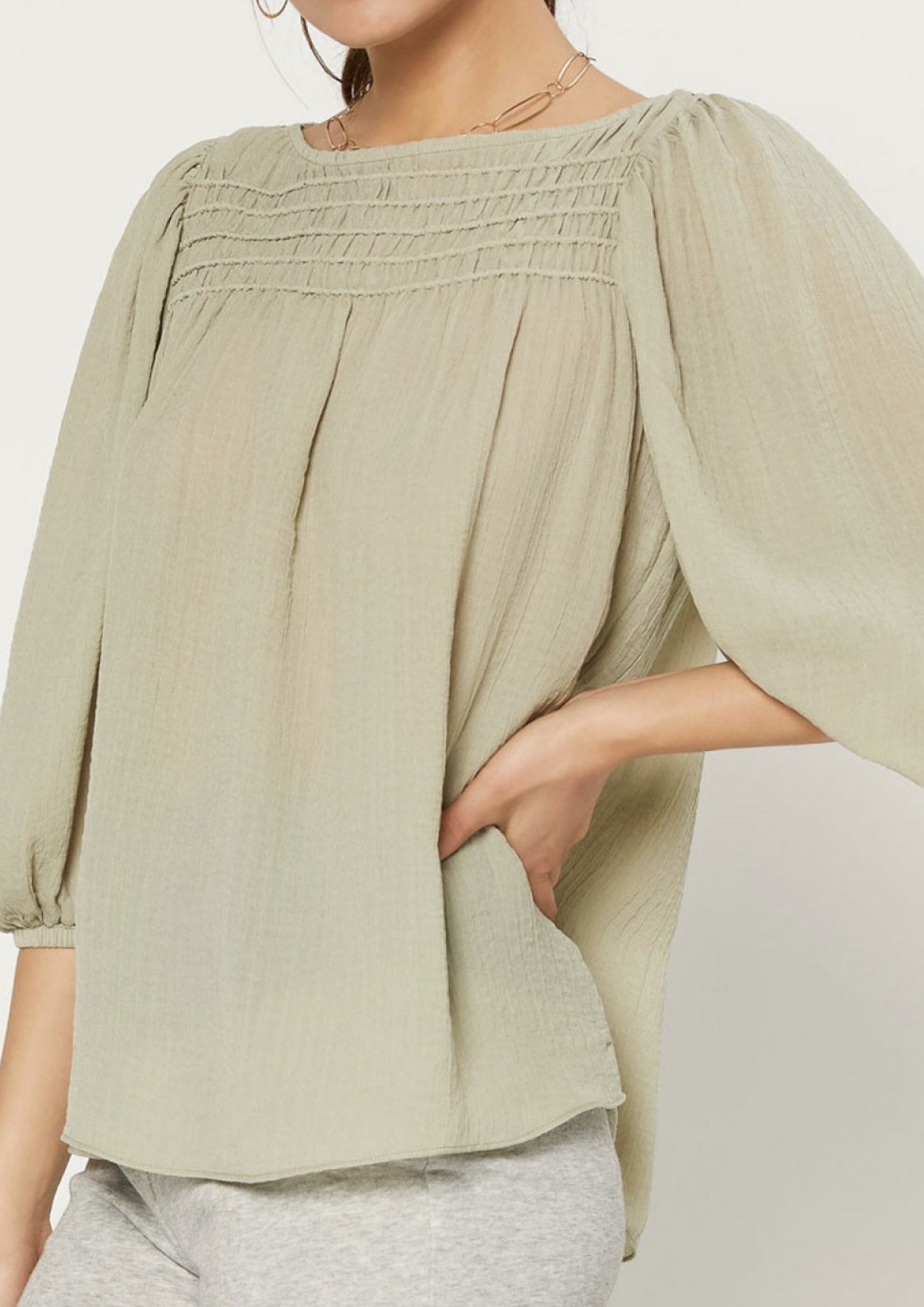 WIDE NECK CHEST SMOCKED TOP