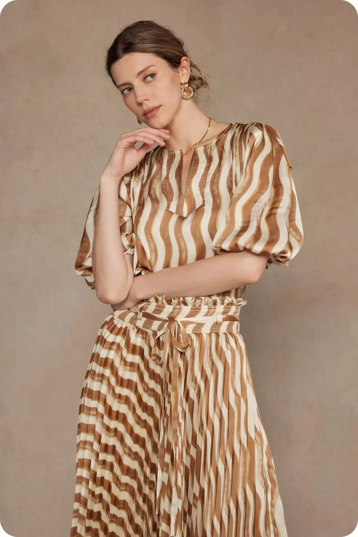 WAVY STRIPE PUFF SLEEVE TOP