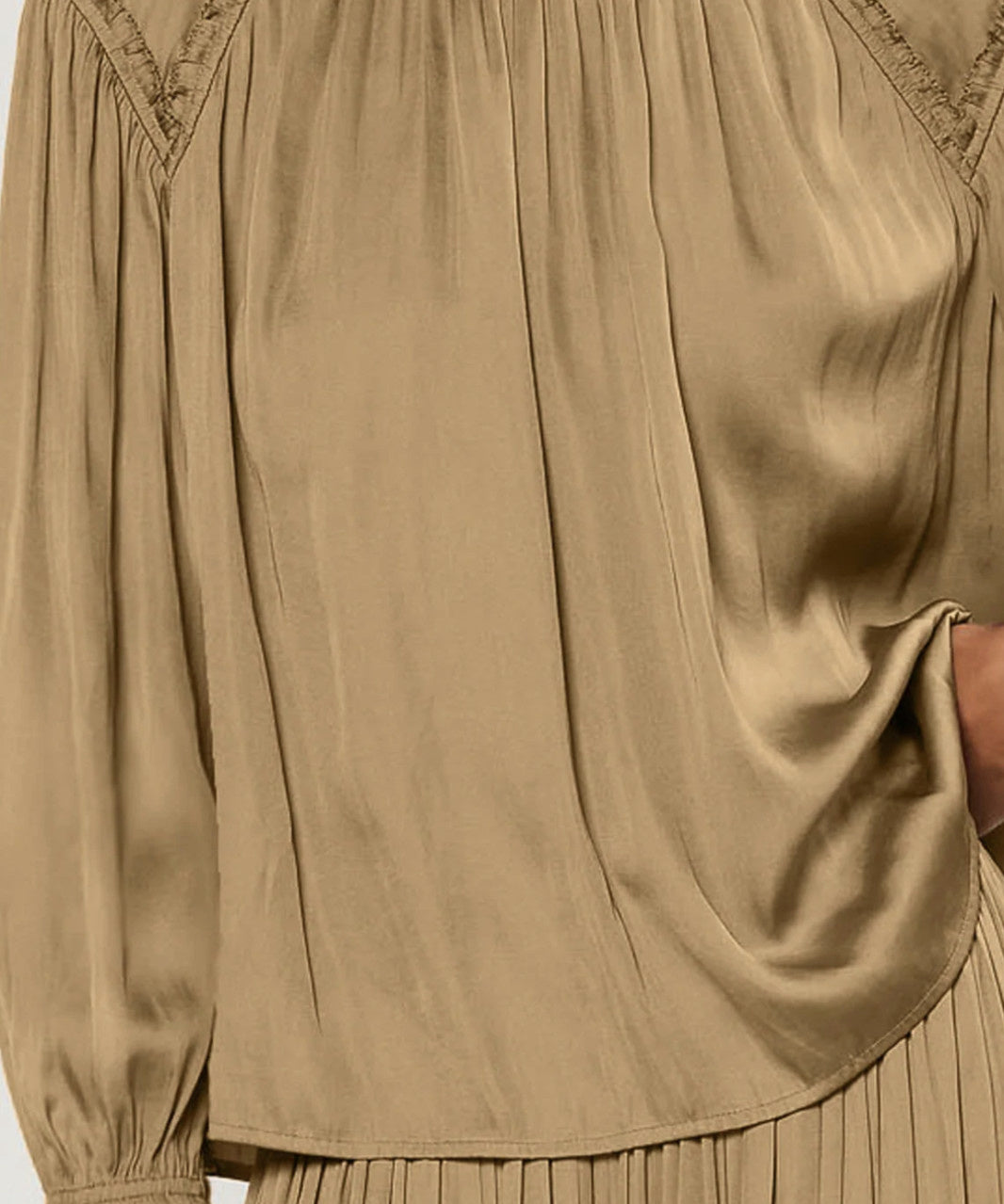 ROUND NECK LSLV INSET SHOULDER TOP