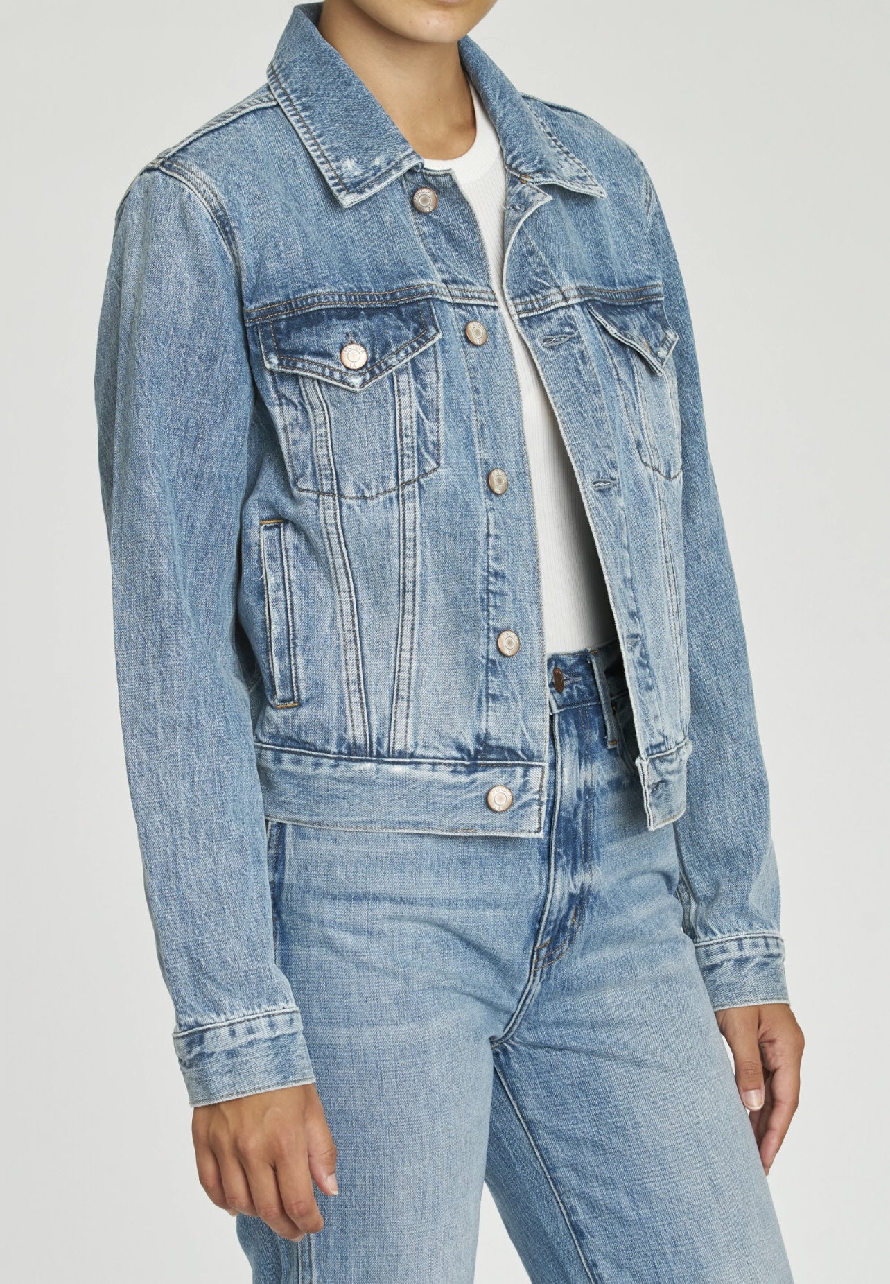 FITTED DENIM JACKET