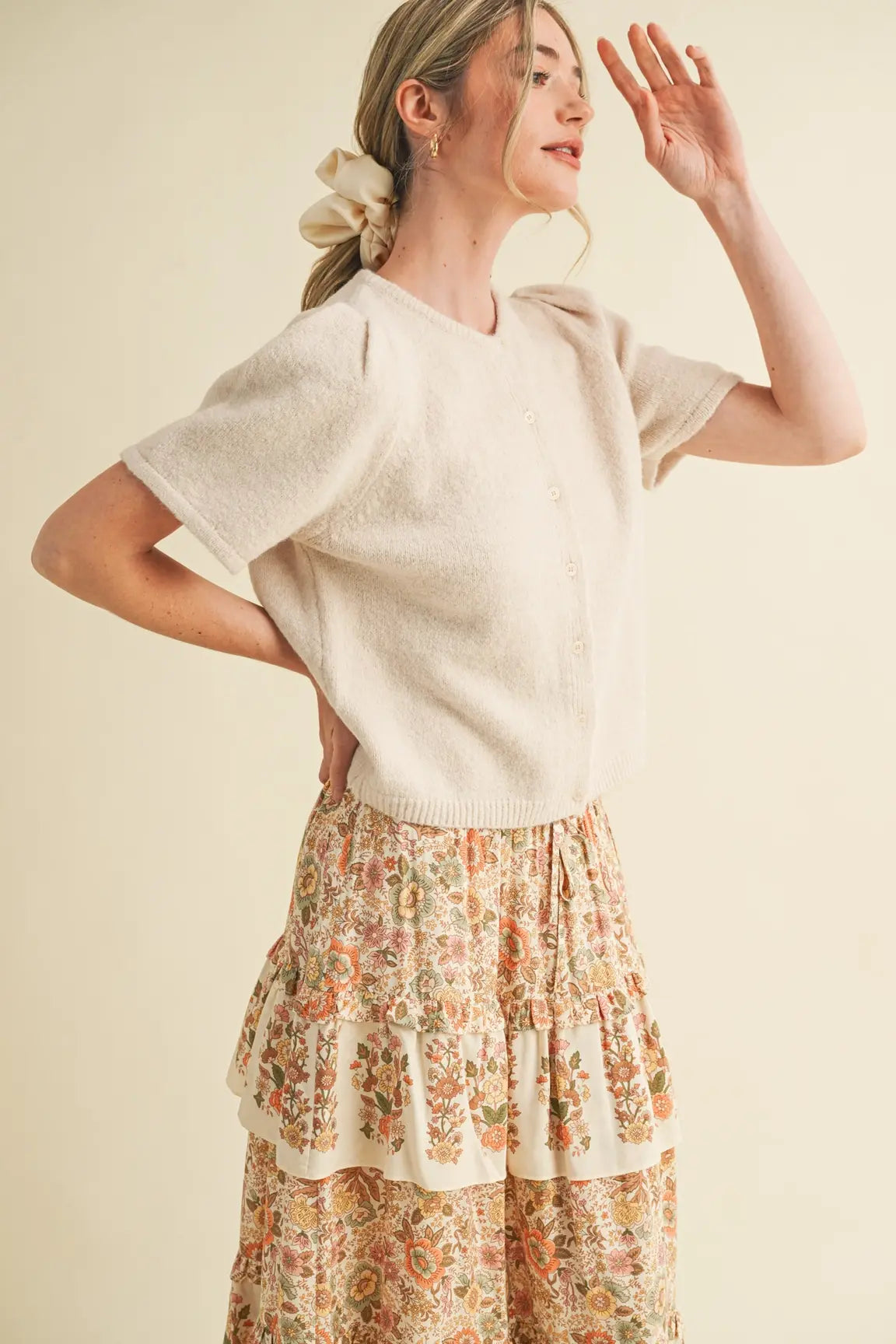 SHORT SLEEVED BUTTON UP SWEATER