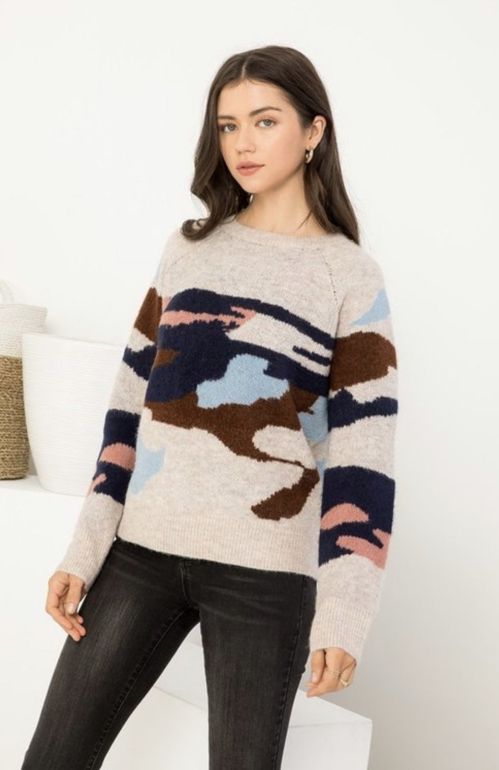CAMO VIBE CREWNECK SWEATER