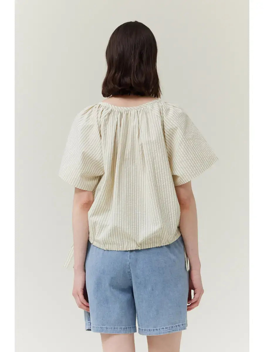 SIDE RIBBON TIE VNECK TOP
