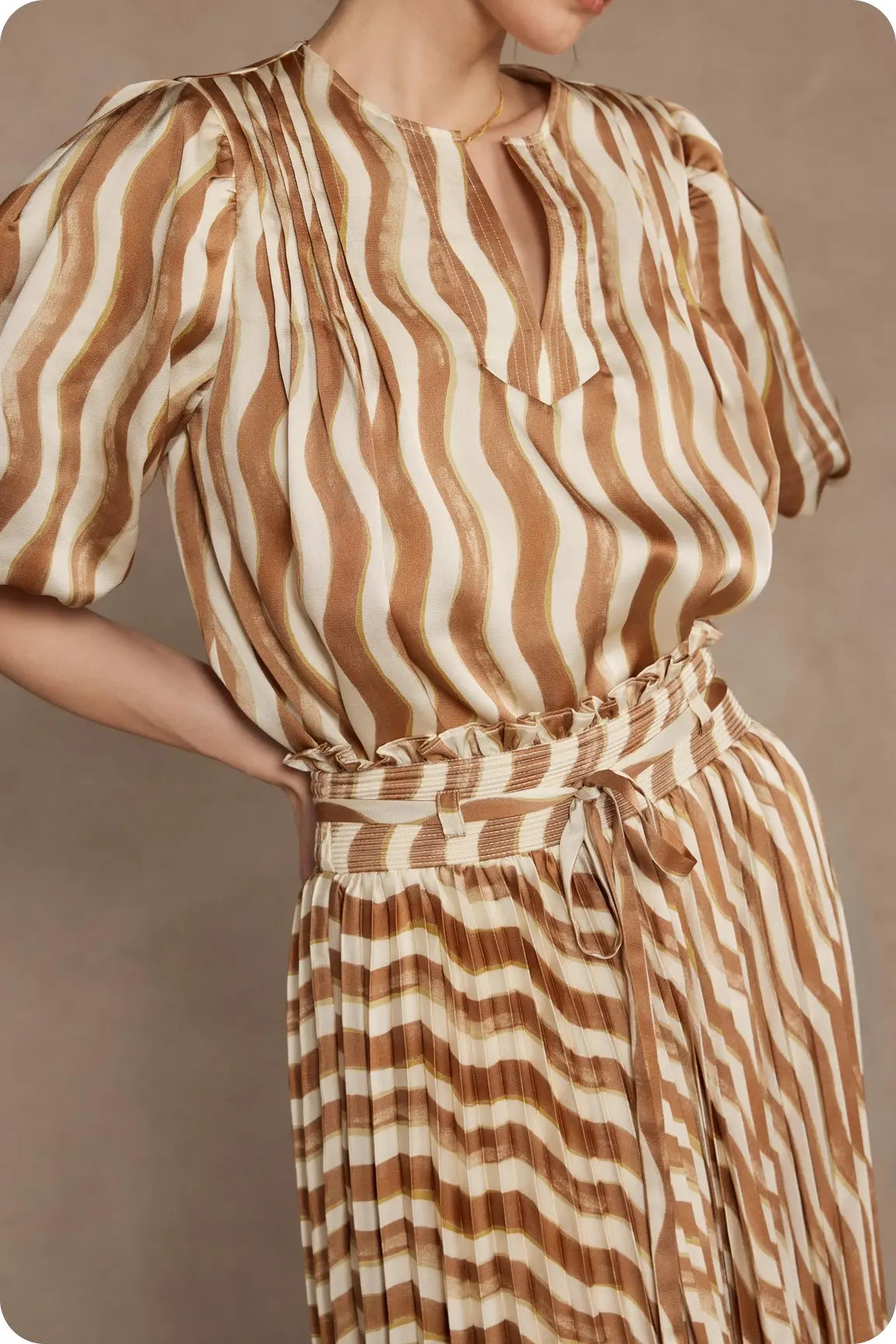 WAVY STRIPE PUFF SLEEVE TOP