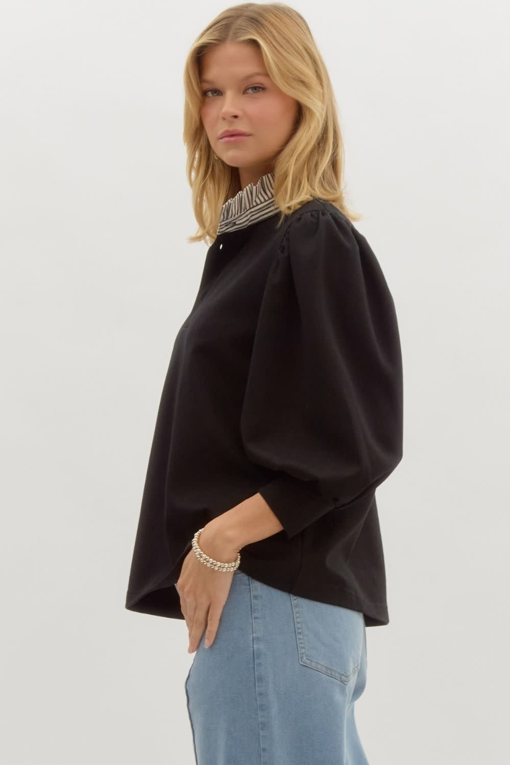 KNIT TOP WITH RUFFLE STRIPED COLLAR