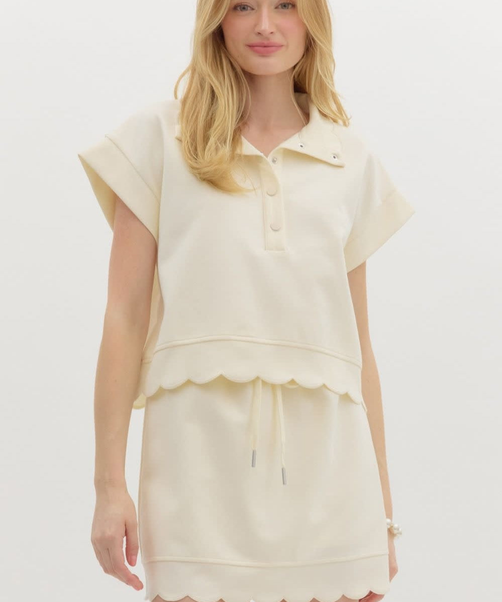 ATHLEISURE SCALLOP TOP