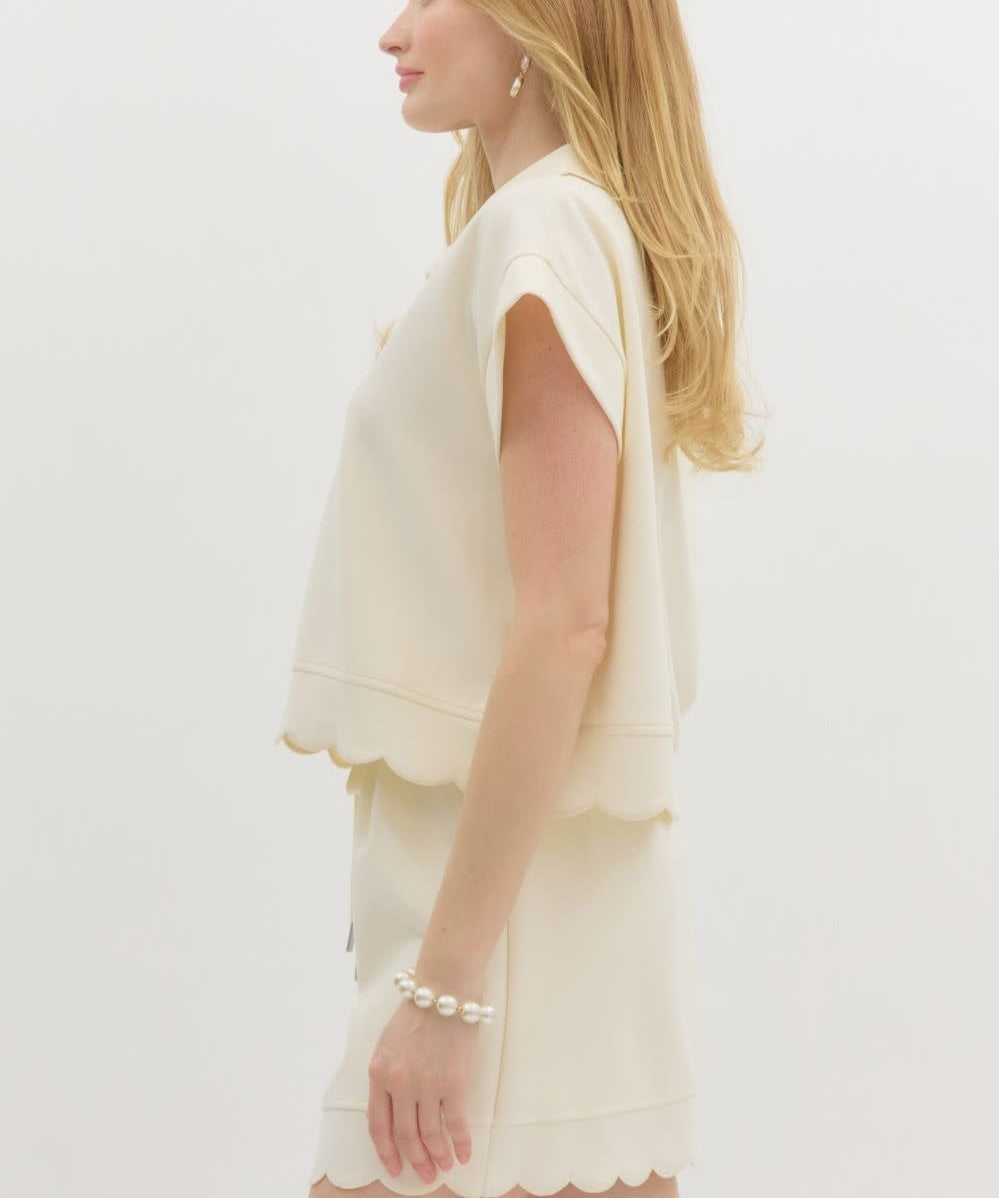 ATHLEISURE SCALLOP TOP