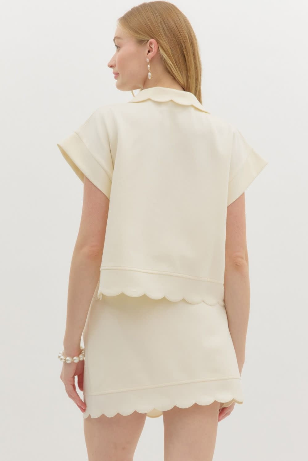 ATHLEISURE SCALLOP TOP
