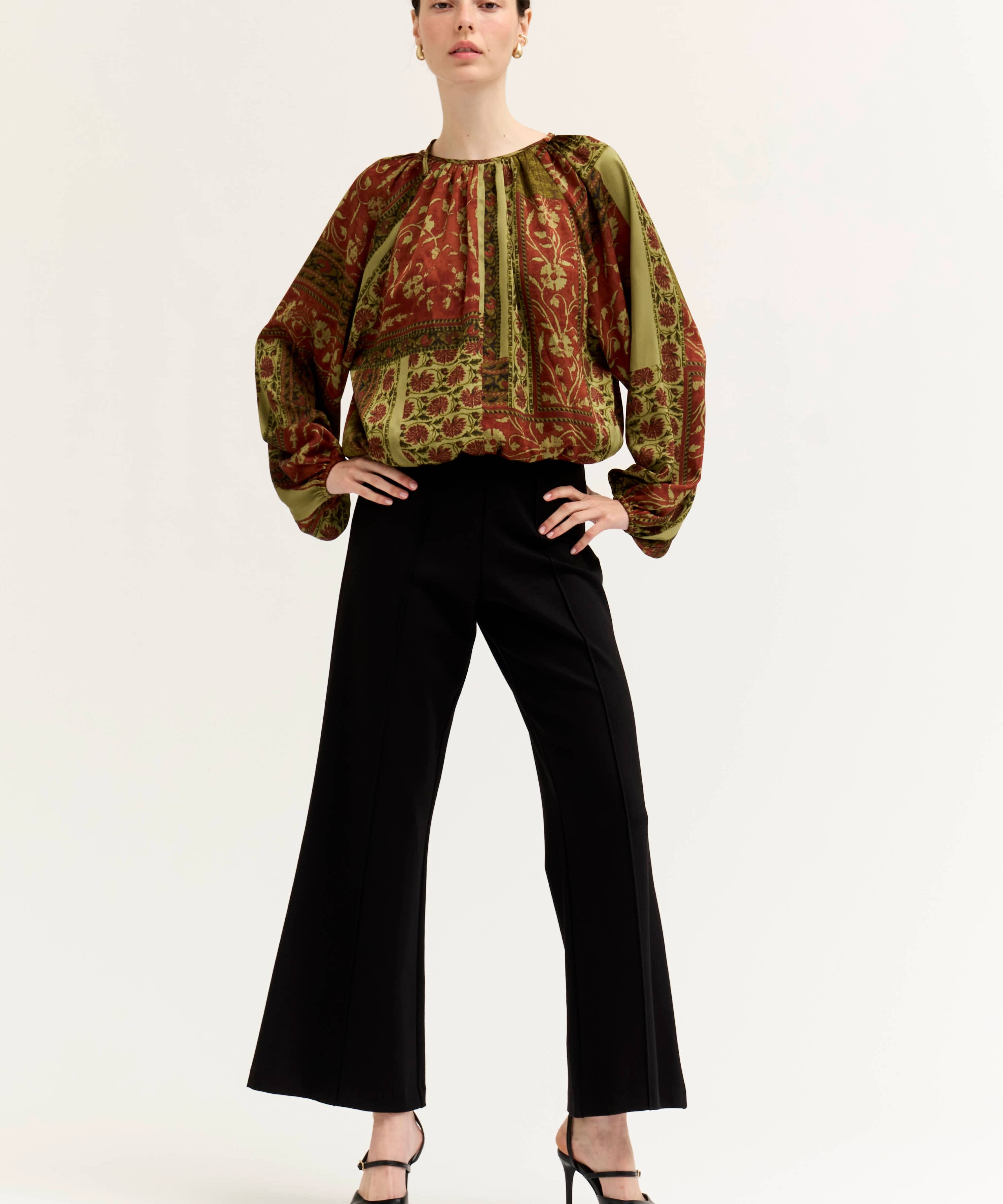 Pritned Voluminous Top