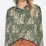 SATIN LSLV DBL POCKET PRINT TOP