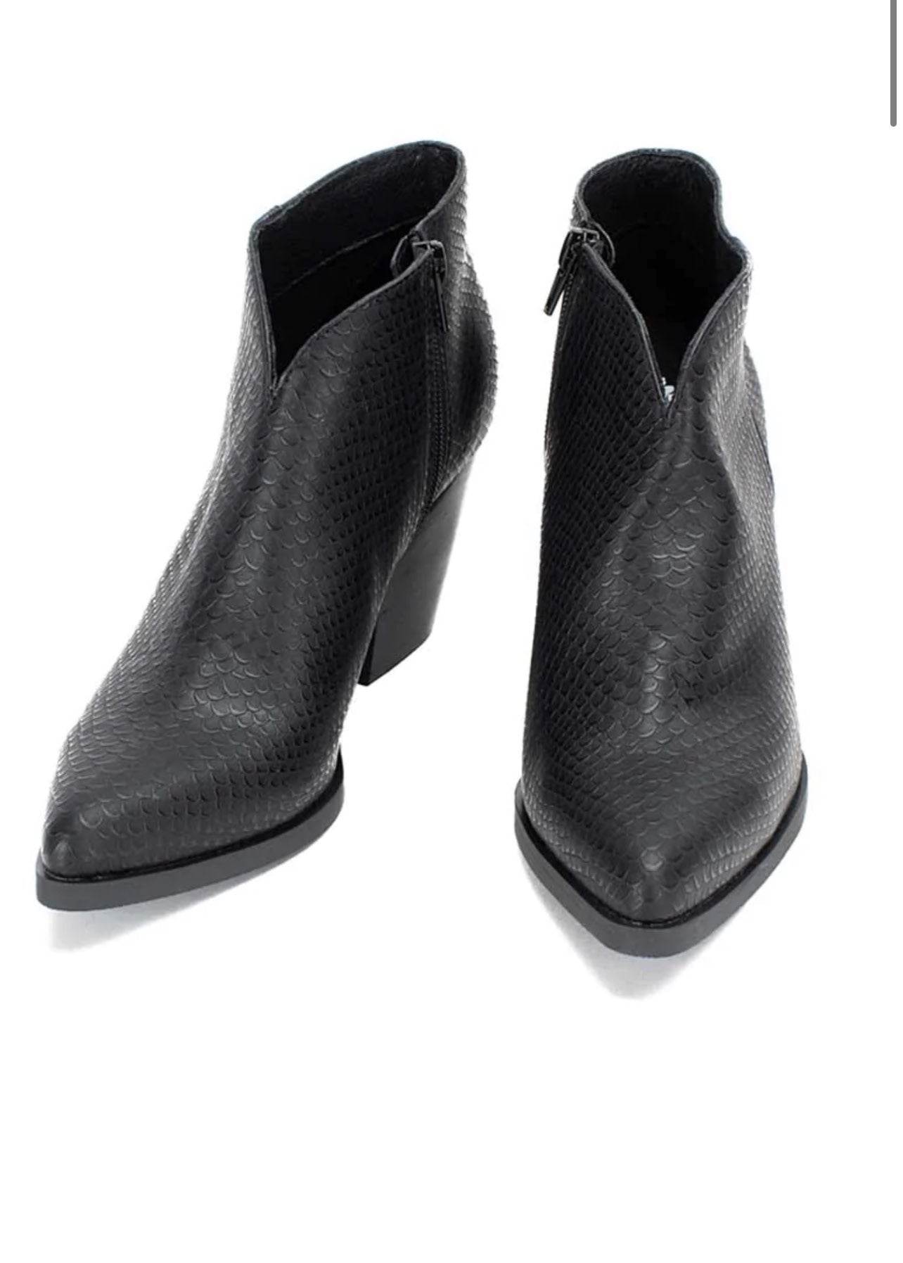 TEXTURED V FRONT BOOTIE