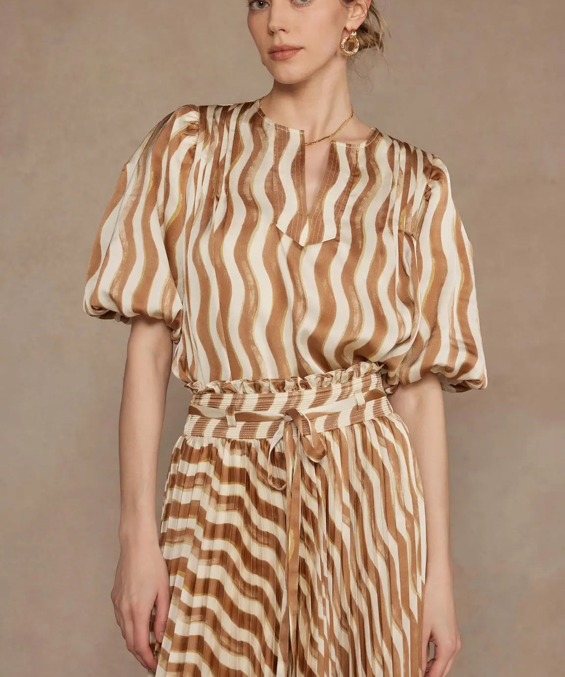 WAVY STRIPE PUFF SLEEVE TOP