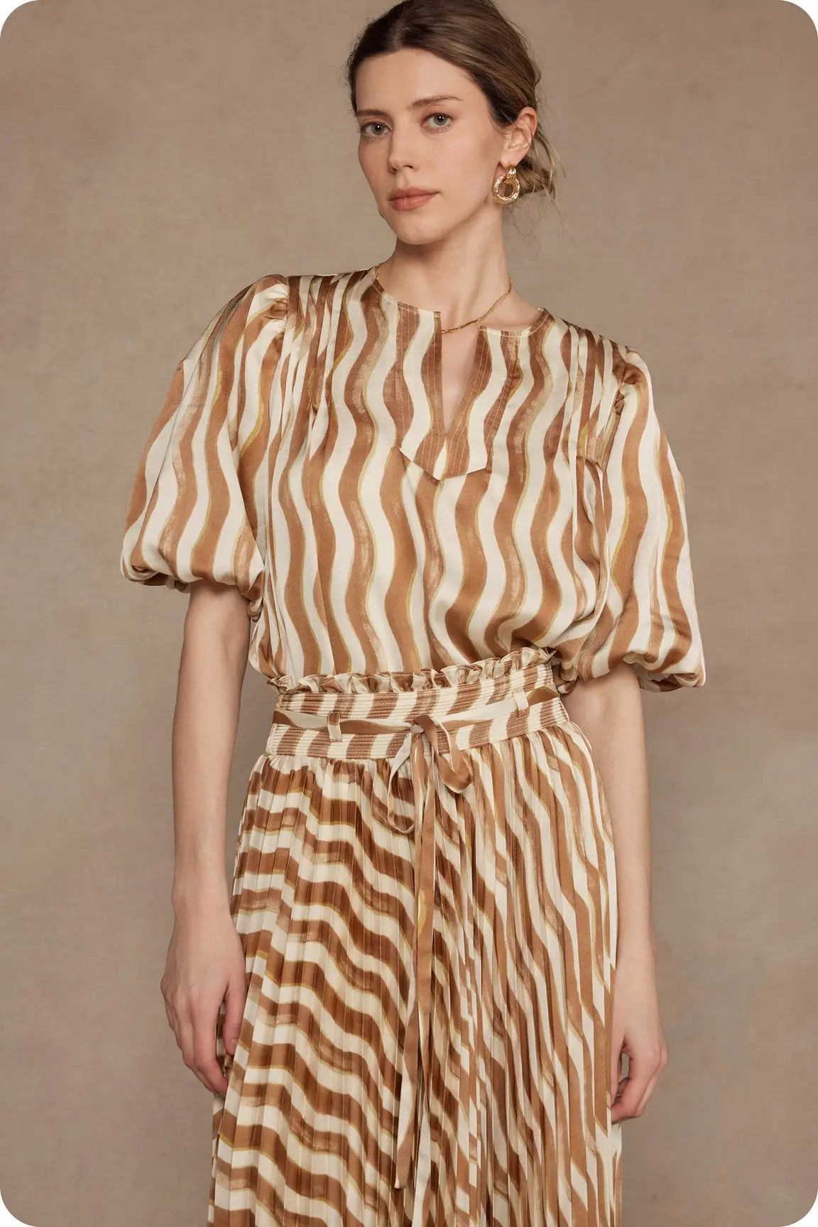 WAVY STRIPE PUFF SLEEVE TOP
