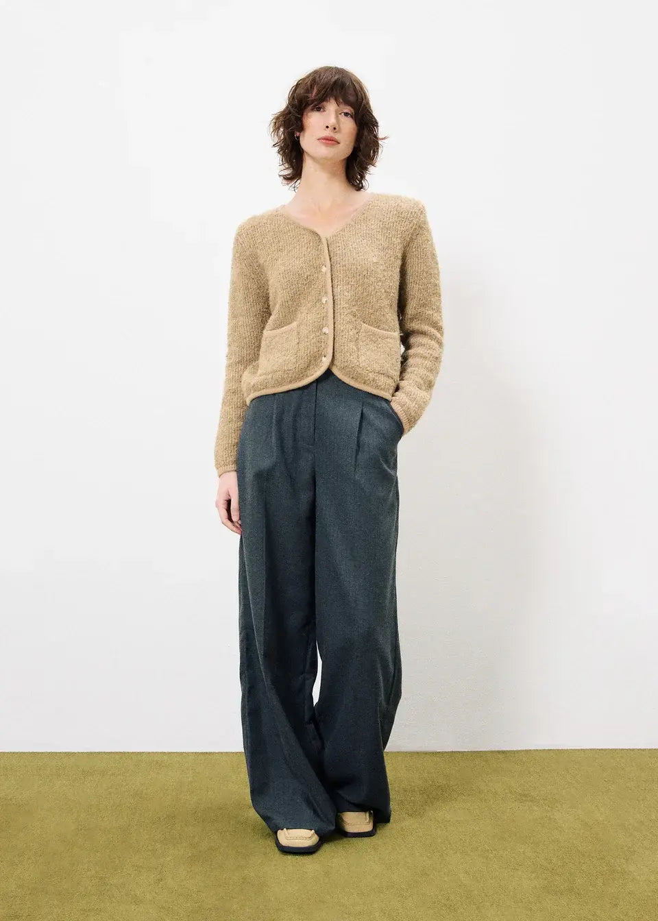 TWO POCKET KNITTED CARDIGAN