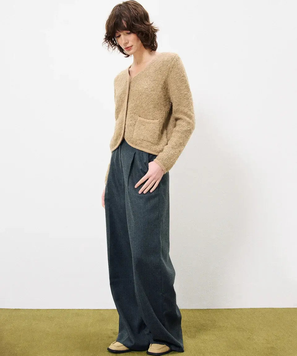 TWO POCKET KNITTED CARDIGAN