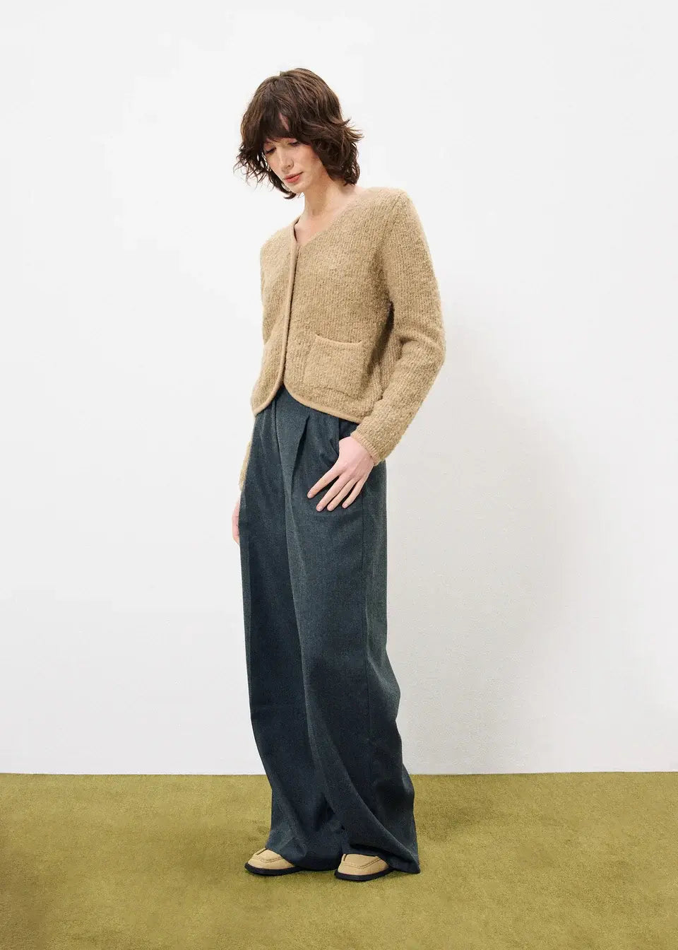 TWO POCKET KNITTED CARDIGAN
