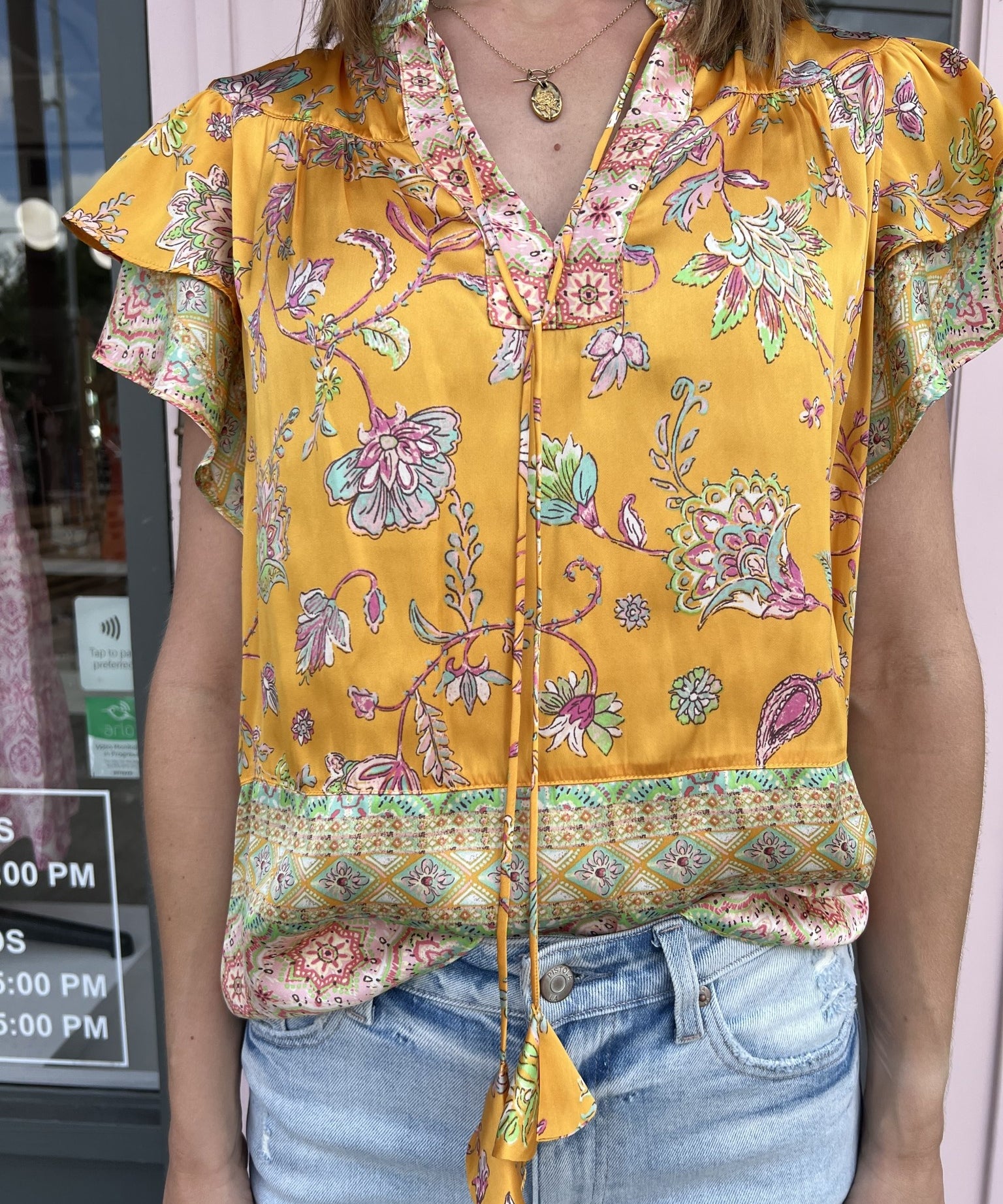 BORDER PRINT FLUTTER SLEEVE BLOUSE