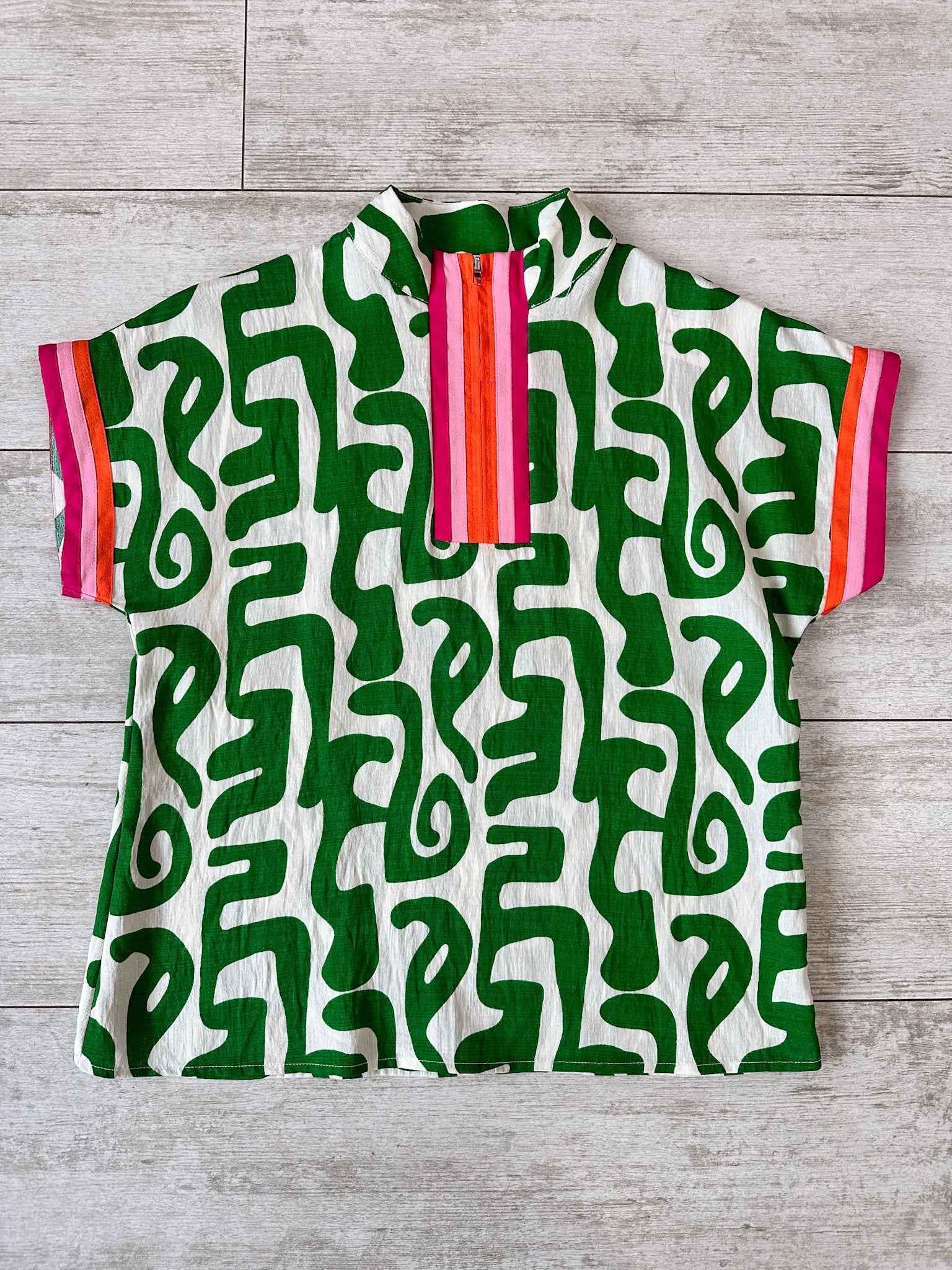 SSLV PRINT TOP W/CONTRASTING DETAIL (Additional Colors)