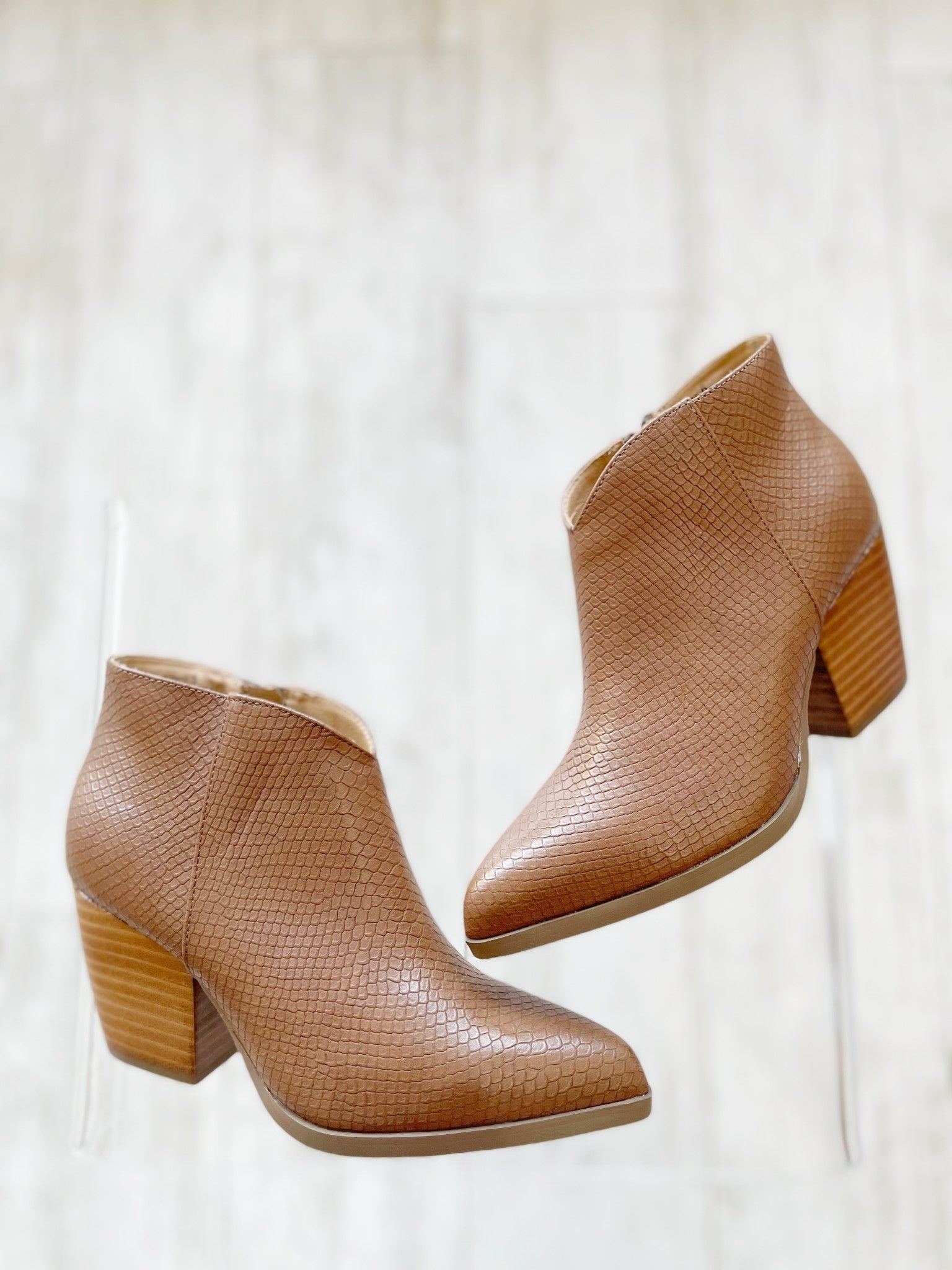 TEXTURED V FRONT BOOTIE