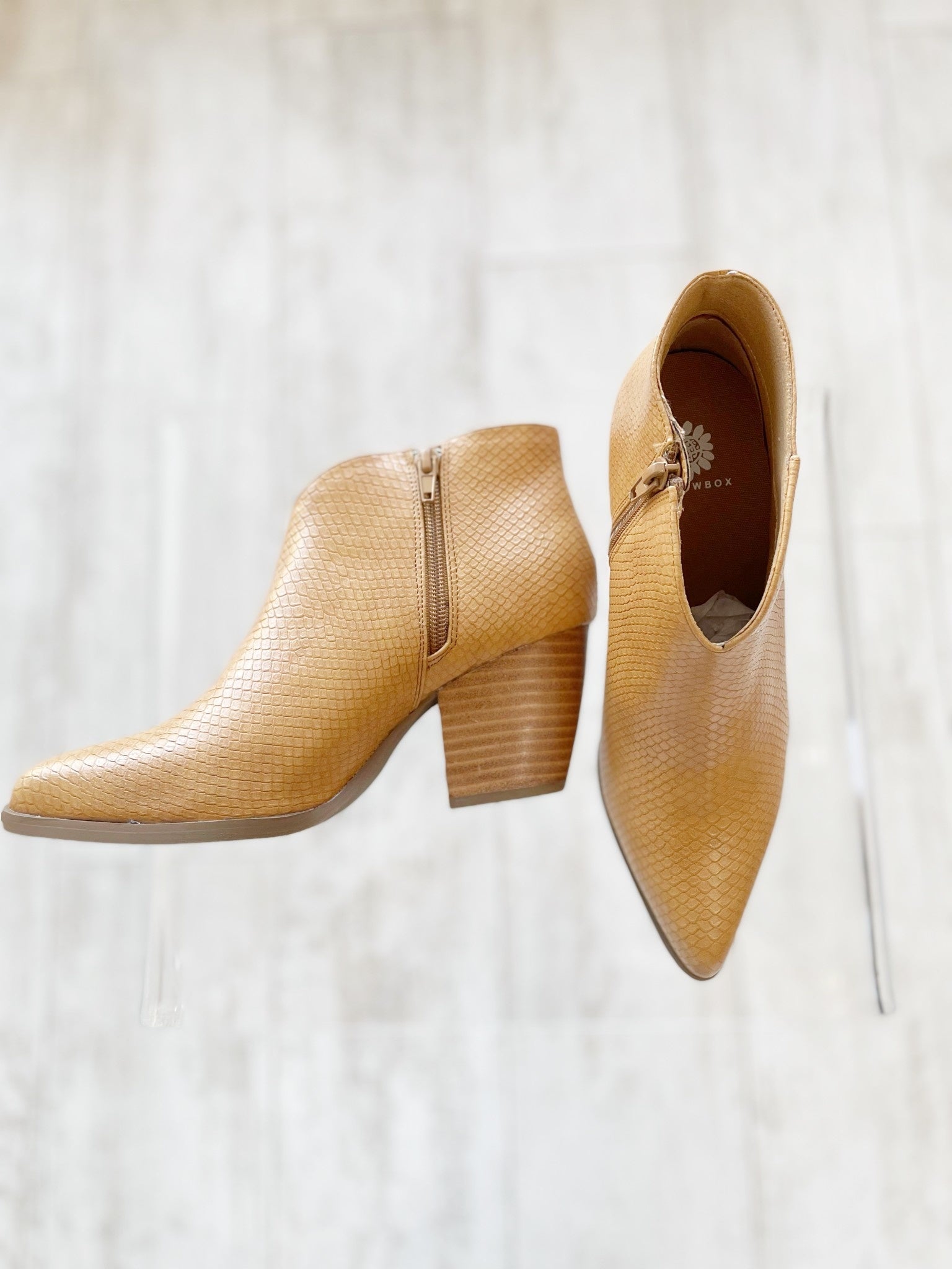 TEXTURED V FRONT BOOTIE
