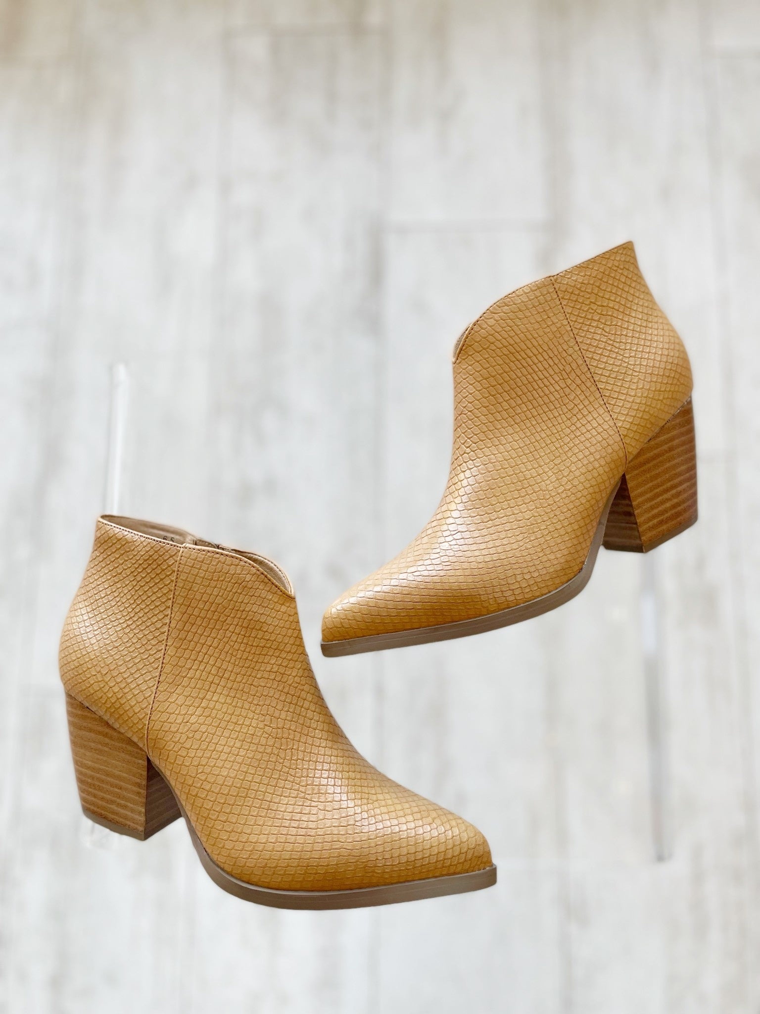 TEXTURED V FRONT BOOTIE