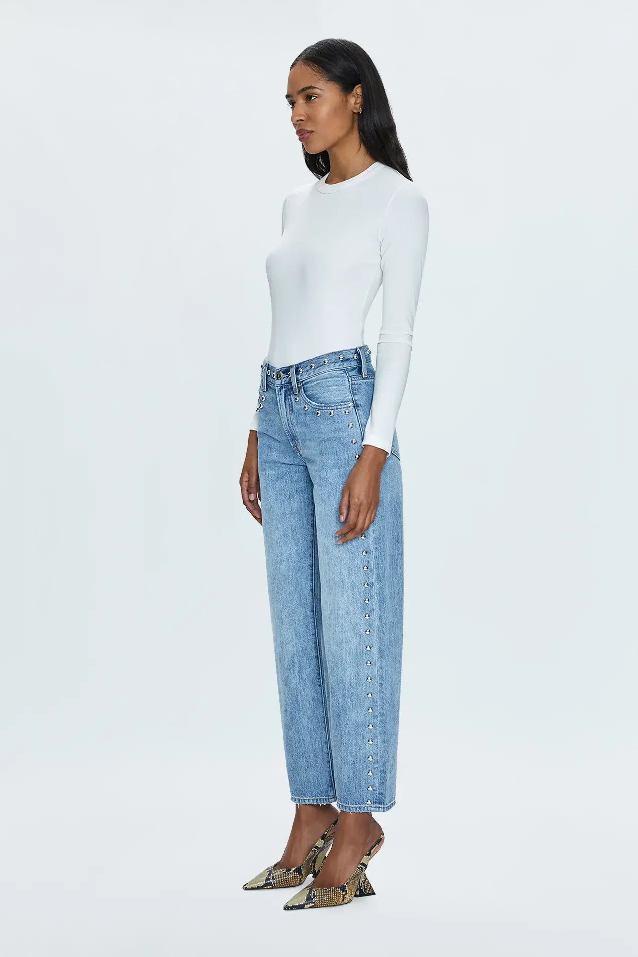 LEXI MID RISE BOWED STRAIGHT
