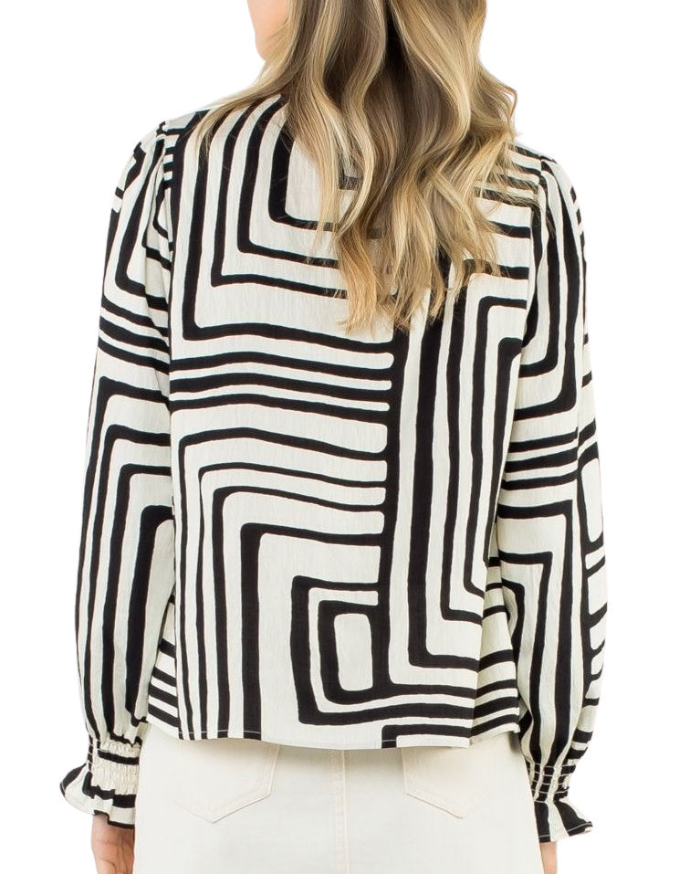 ABSTRACT PRINT LSLV VNECK TOP