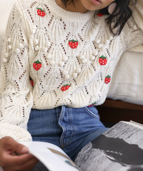 BERRY POM POM SWEATER