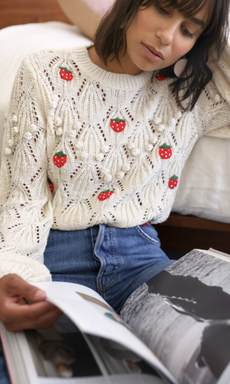 BERRY POM POM SWEATER