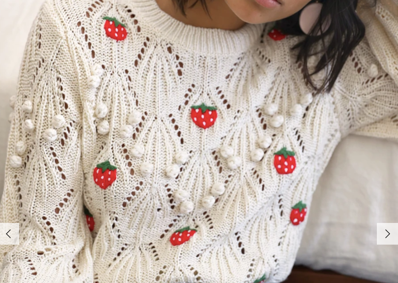BERRY POM POM SWEATER