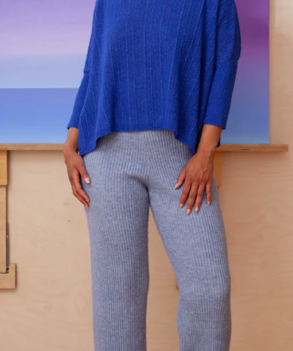 AJA ARI TOP