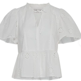 WHITE BLOUSE W/ EMBROIDERED FLOWER DETAIL