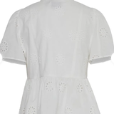 WHITE BLOUSE W/ EMBROIDERED FLOWER DETAIL