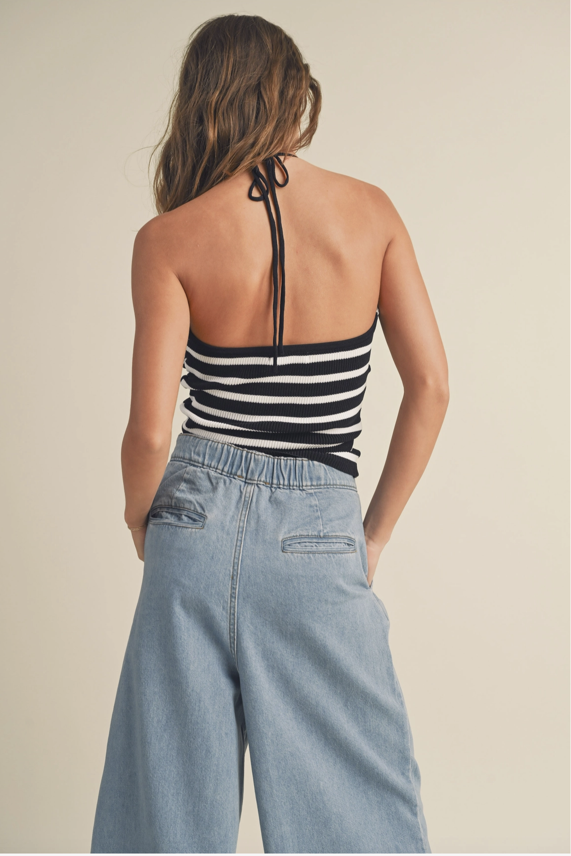 STRIPE KNOT FRONT HALTER TOP