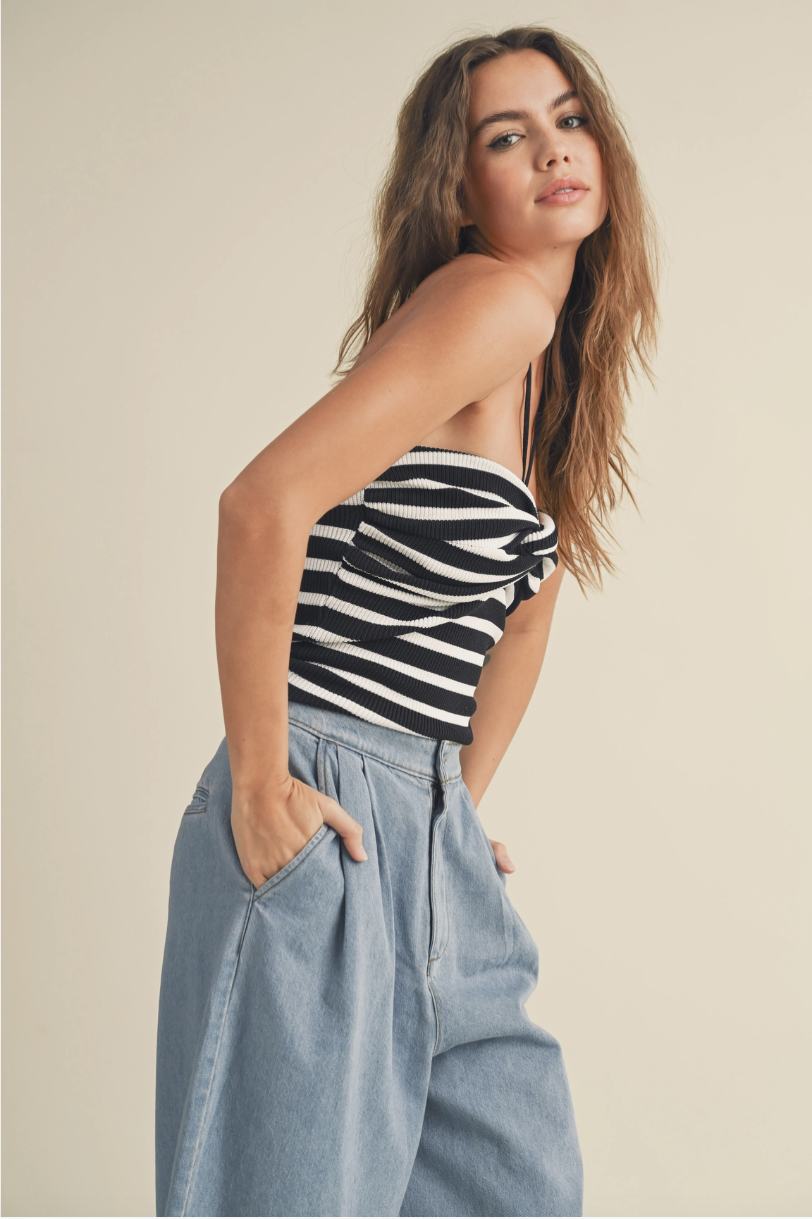 STRIPE KNOT FRONT HALTER TOP