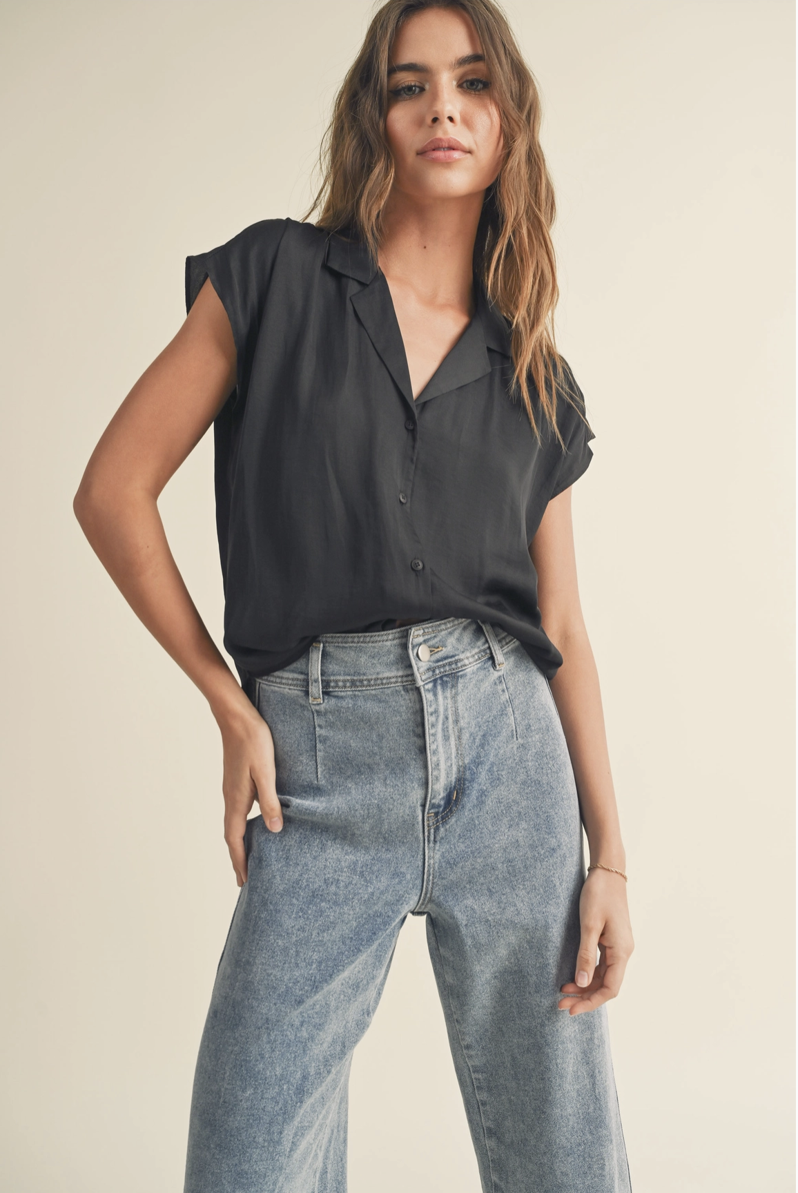 BUTTON DOWN SILKY TOP