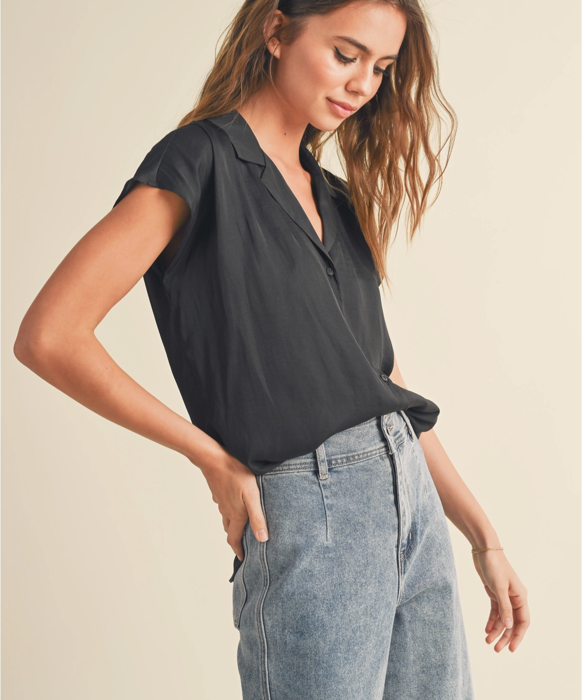 BUTTON DOWN SILKY TOP