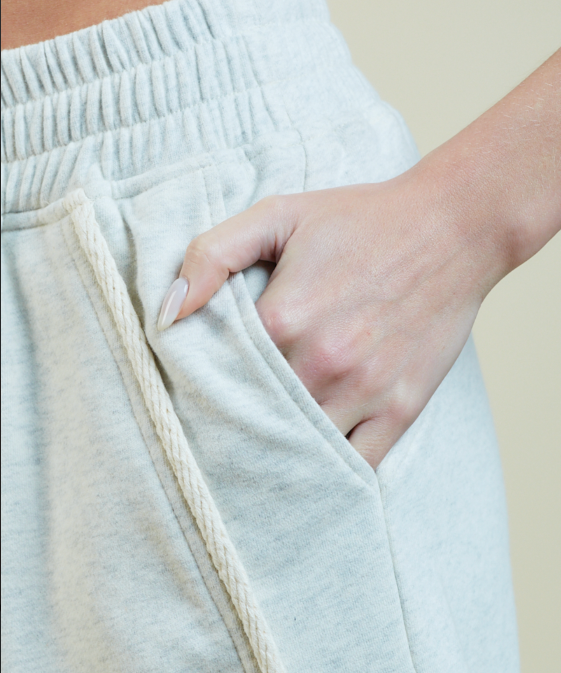 KNIT SHORT W/ BRAIDED PIPING DETAIL