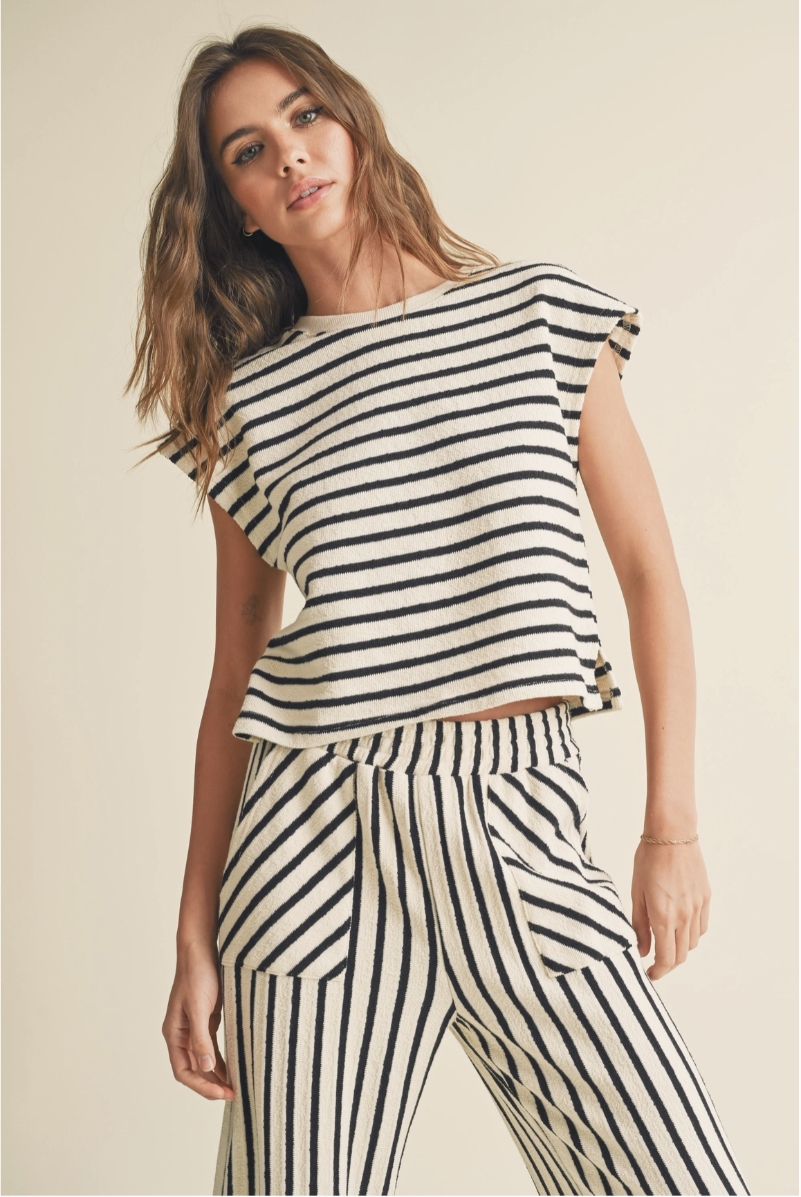 TEXTURED STRIPE KNIT TOP