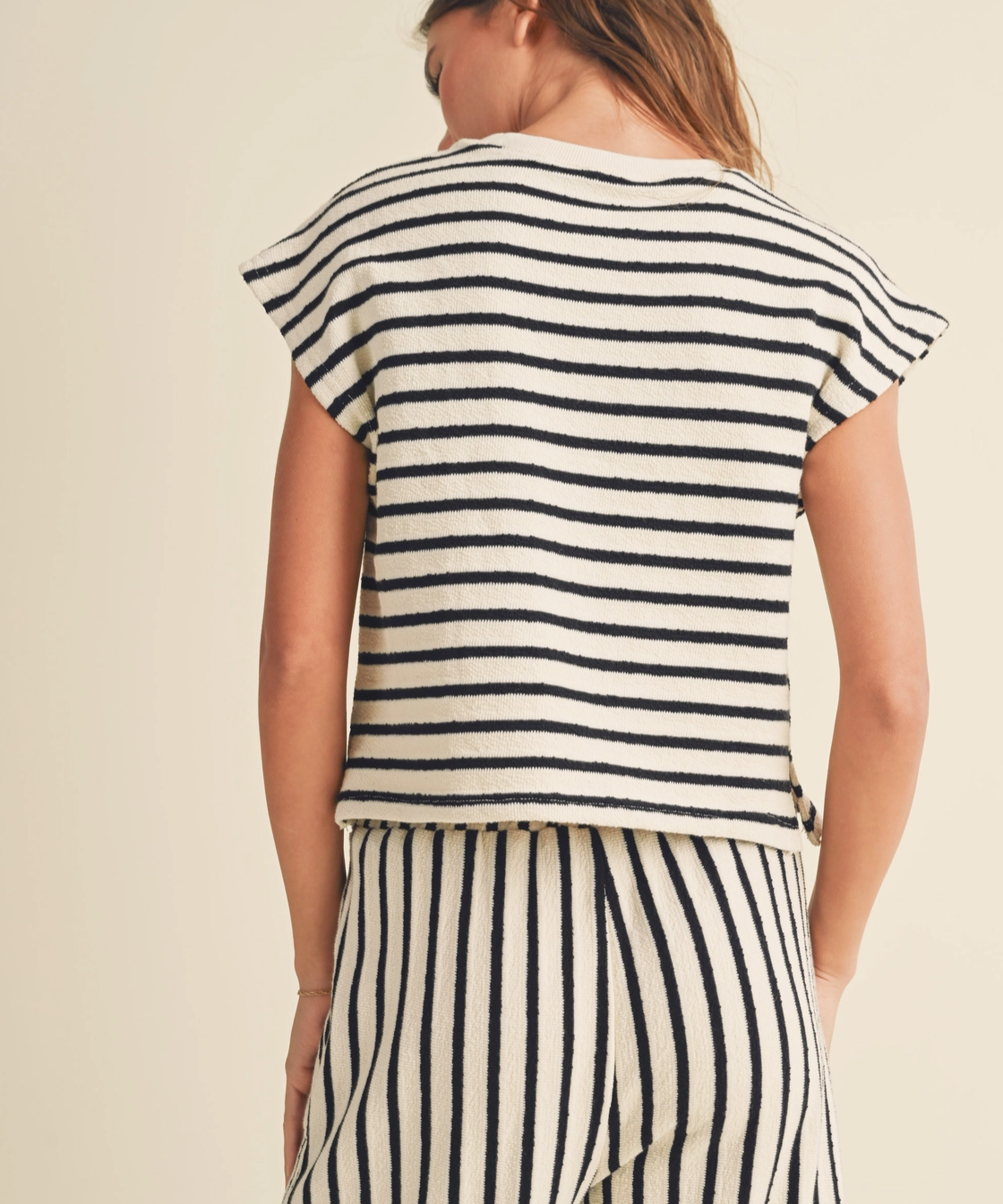 TEXTURED STRIPE KNIT TOP