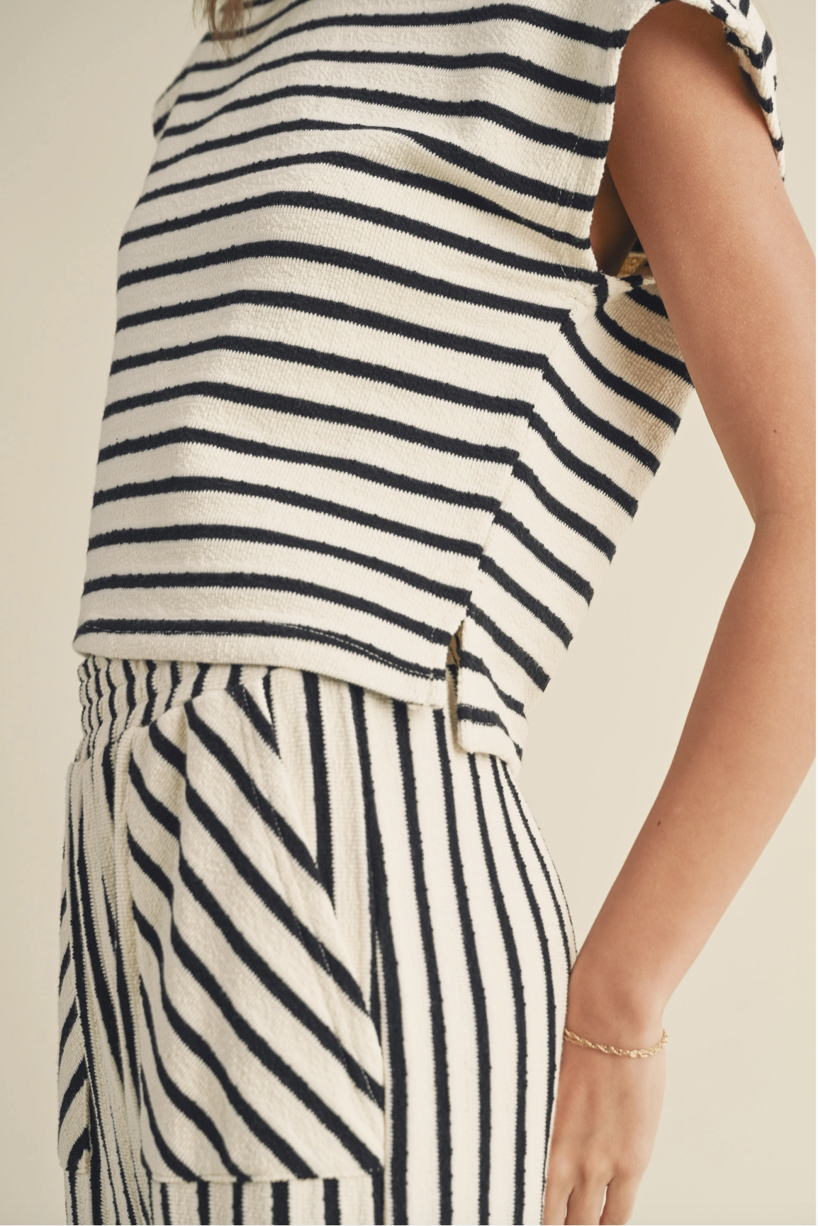 TEXTURED STRIPE KNIT TOP