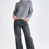 SWEATER W/STITCHING DETAIL