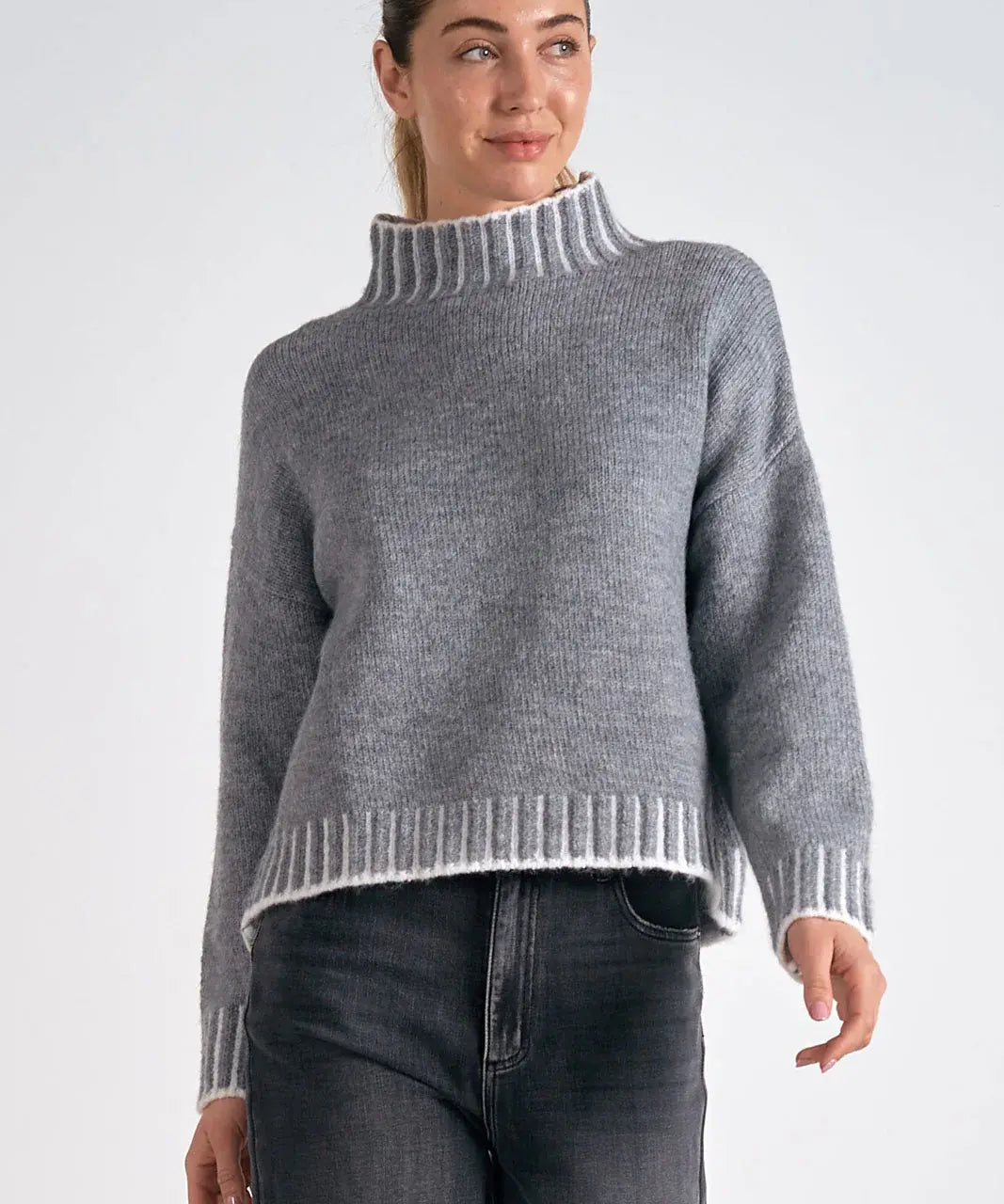 SWEATER W/STITCHING DETAIL