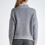 SWEATER W/STITCHING DETAIL