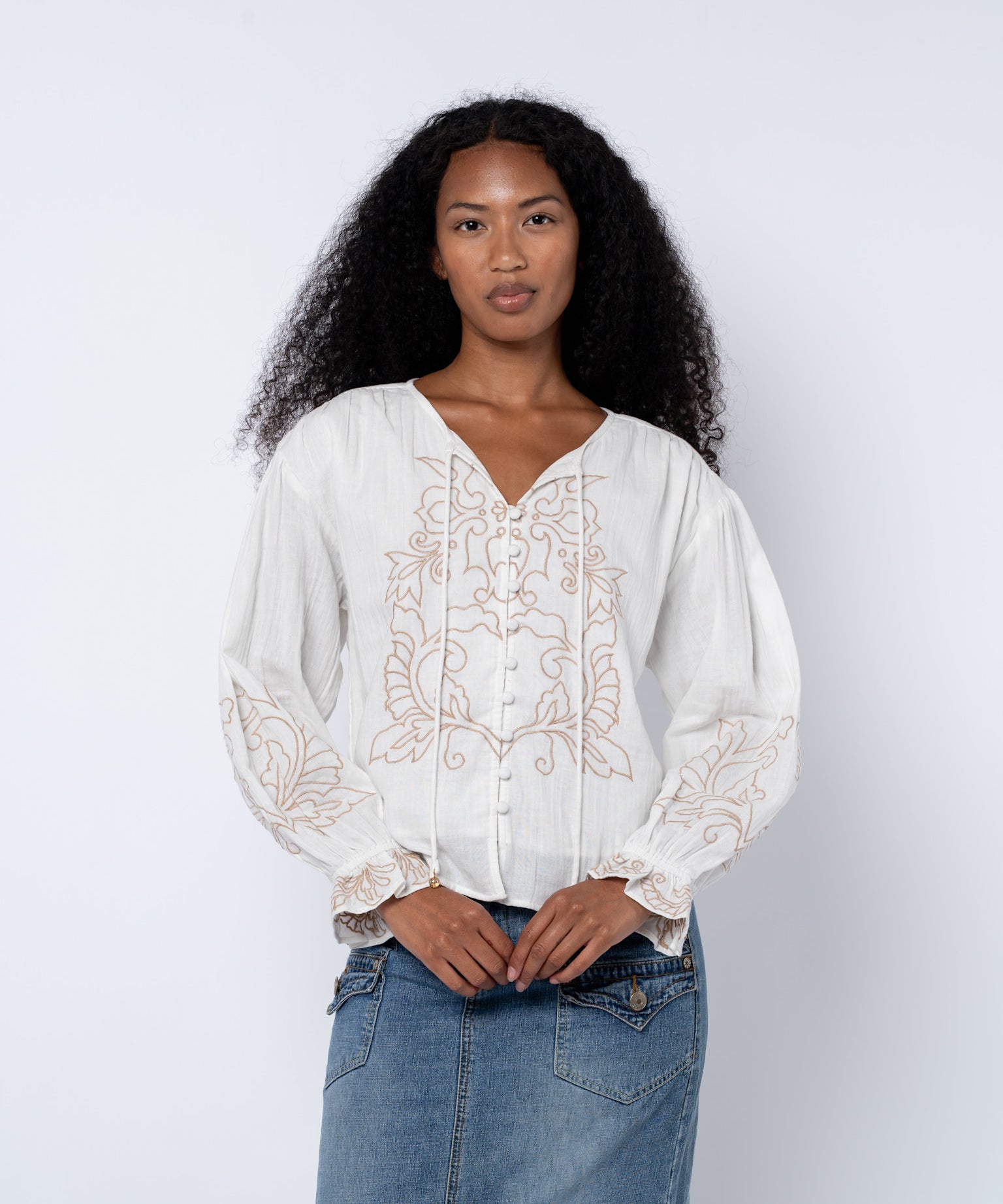 EMBROIDERED BUTTON DOWN TOP